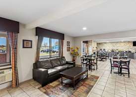 Days Inn & Suites by Wyndham Des Moines Airport 3