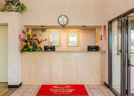 Econo Lodge Inn & Suites Gulfport Airport 3