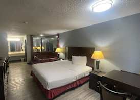 Days Inn & Suites by Wyndham Winnie 4