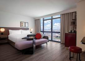 Renaissance New York Flushing Hotel at Tangram 4