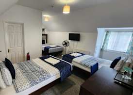 Gatwick Castle B&B 4
