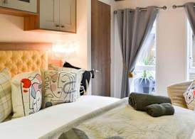 Boutique lodge with hot tub sleeps 6 4