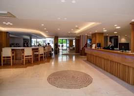 Elmi Beach Hotel & Suites 4