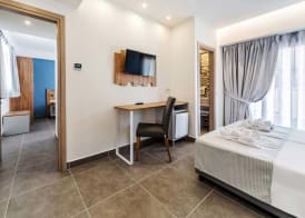 Pollis Hotel 5