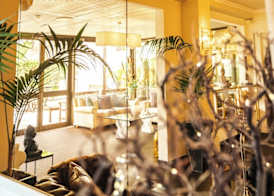 Rouge Hotel International 4