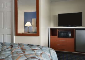 Days Inn by Wyndham - Cape Cod 4