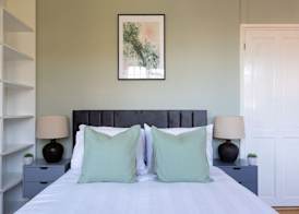 Cosy Room in Morden 4
