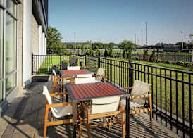 Hampton Inn & Suites Teaneck/Glenpointe 4
