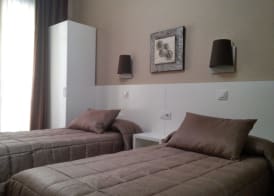 Hostal Lesseps 2