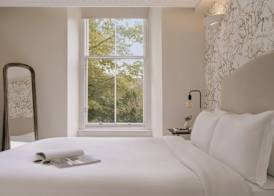 Thistle Suites Royal Garden 5