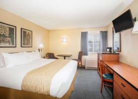 Travelodge by Wyndham Colorado Springs Airport - Peterson SFB 5