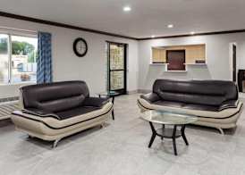 Days Inn & Suites by Wyndham Kaukauna WI 3