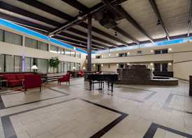 Clarion Pointe Lake Jackson - Clute 4