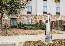 Hampton Inn & Suites Dallas/Plano-East 4