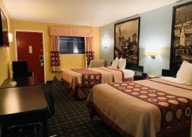 Super 8 by Wyndham Cincinnati-Springdale OH 4