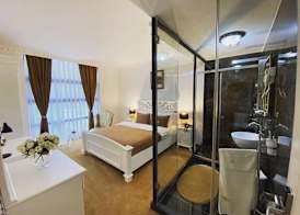 Golden Hotel 2