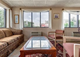 Econo Lodge Dewitt I-90 3