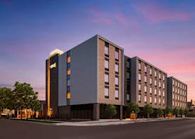 Home2 Suites by Hilton Des Moines at Drake University 2