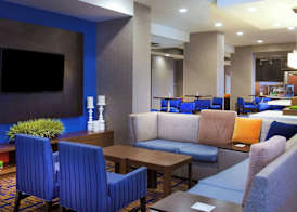 Courtyard by Marriott Bloomington 4