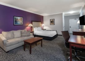 La Quinta Inn & Suites by Wyndham Loveland Estes Park 2