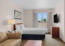 Days Inn & Suites by Wyndham Winkler 5