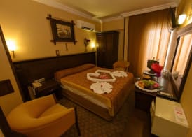 Karen Hotel 4