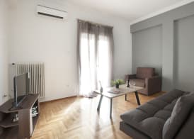Kolonos - A Renovated Apartment 5