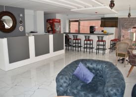 Bone Apart Otel 2