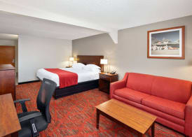 Ramada by Wyndham Bowling Green 5