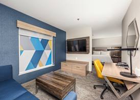 Holiday Inn Express & Suites LINCOLN-ROSEVILLE AREA by IHG 4