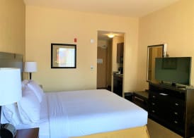 Holiday Inn Express & Suites FRESNO NORTHWEST-HERNDON by IHG 3
