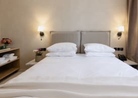 Regal Hotel Mitropoleos 3
