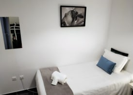 Sleep & Go Faro Airport Guest House 4