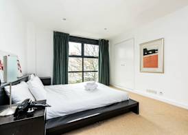 Superfast Broadband 2BD City Flat Farringdon 3