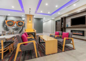 La Quinta Inn & Suites by Wyndham Lewisville 3