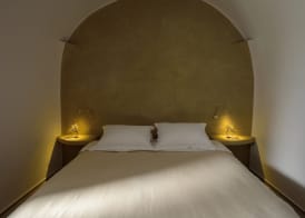 Oia Treasures Art Suites 4