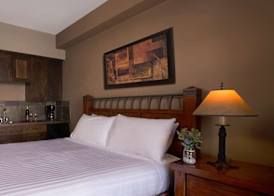 Glacier Mountaineer Lodge 5