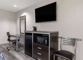 Days Inn by Wyndham Baytown TX 5