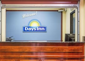 Days Inn by Wyndham Rayne/Crowley 2