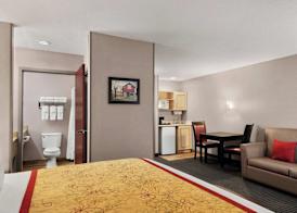 Lancaster Suites 5