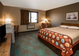 Super 8 by Wyndham Hartford WI 4