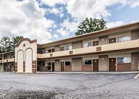 Econo Lodge Macon 4
