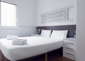 Enjoybcn Gaudi Apartments 4