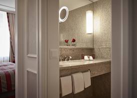 The Dufour, Suites & Rooms by Hotel Schweizerhof 2