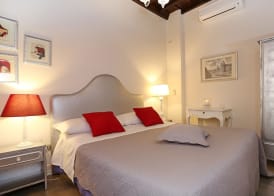 Piazzetta de' Monti Suites 5