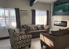 The Oasis Hotel & Bar 3