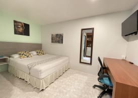 Summer Breeze Hotel 4