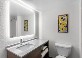 Comfort Suites Austin Airport 5