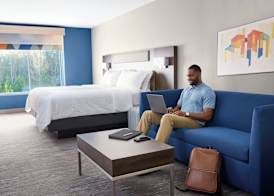 Holiday Inn Express & Suites Sparks Reno East by IHG 4