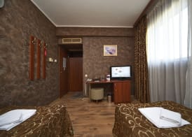 Hotel Akord - Free Parking & Metro Access 4